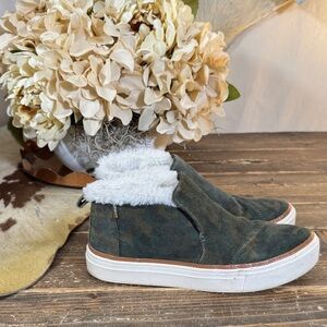 Toms Green Ankle Boots with White Fur Trim